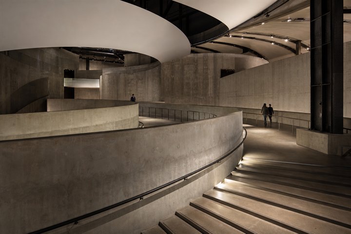 Atmospheric underground art space